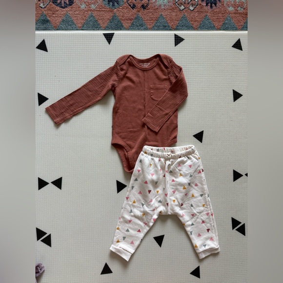 Easy Peasy|Baby girl Rust Long Sleeve ribbed Onesie and Patterned Pants Set••• - Picture 1 of 6